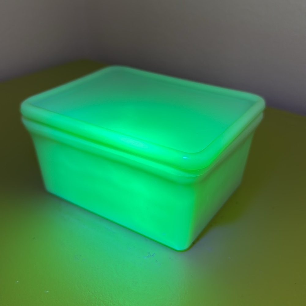 McKee vintage green uranium jadite refrigerator dish with lid